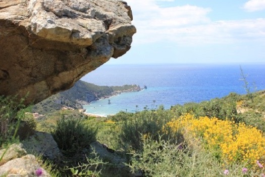 Abbildung 14: Blick auf die Bucht von Campese, hinabkommend von Castello